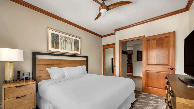 <b>Hilton Grand Vac Valdoro Mountain Lodge Room</b>. Images powered by <a href="https://iceportal.shijigroup.com/" title="IcePortal" target="_blank">IcePortal</a>.