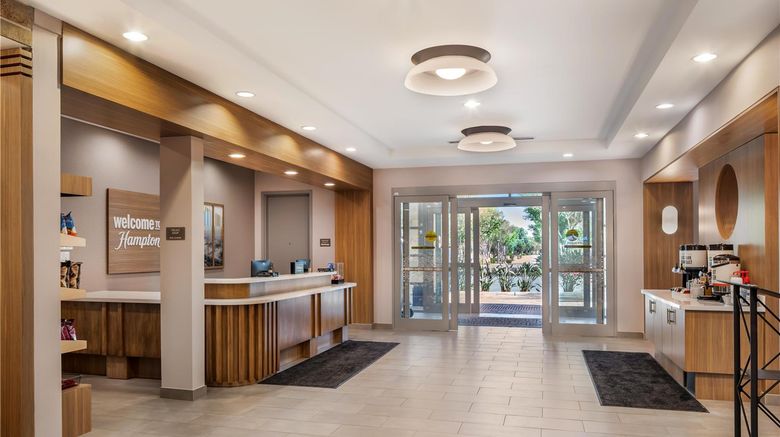 <b>Hampton Inn & Suites Riverside/Corona Ea Lobby</b>. Images powered by <a href="https://iceportal.shijigroup.com/" title="IcePortal" target="_blank">IcePortal</a>.