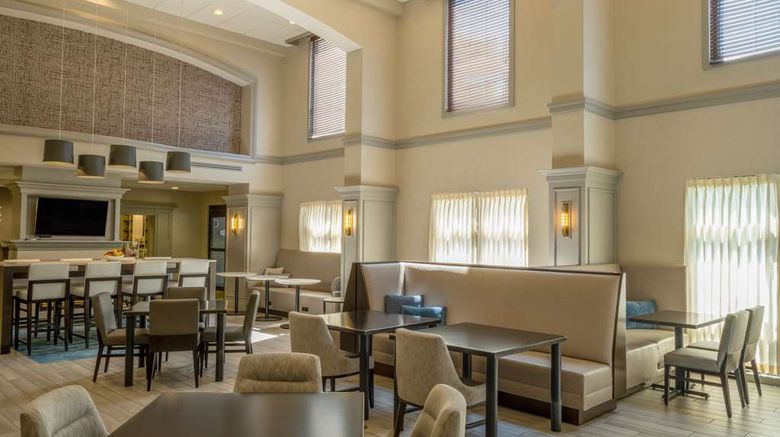 <b>Hampton Inn Taunton Lobby</b>. Images powered by <a href="https://iceportal.shijigroup.com/" title="IcePortal" target="_blank">IcePortal</a>.