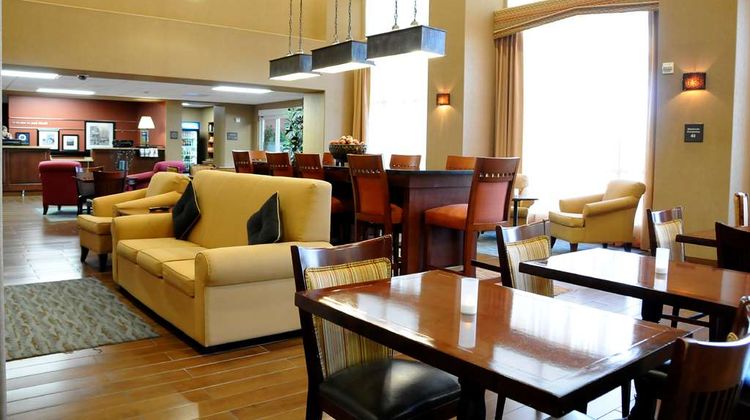 Hampton Inn & Suites Red Bluff Lobby