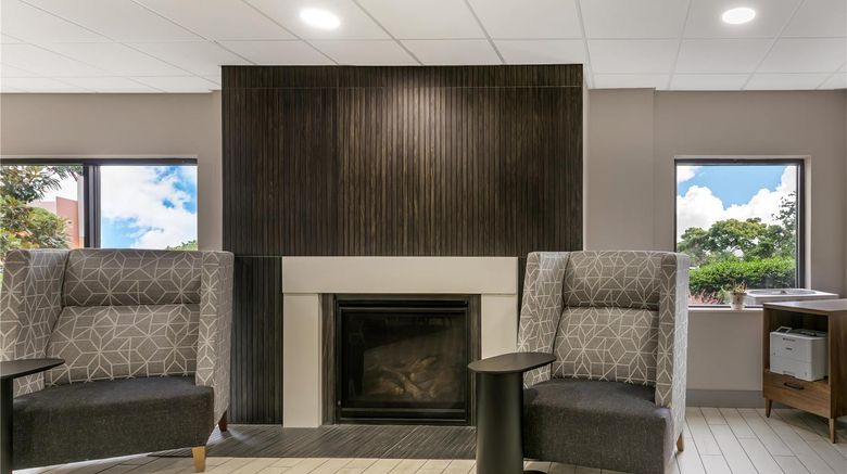 <b>Hampton Inn Richmond Lobby</b>. Images powered by <a href="https://iceportal.shijigroup.com/" title="IcePortal" target="_blank">IcePortal</a>.