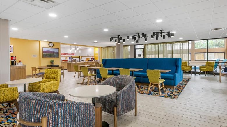 <b>Hampton Inn Richmond Lobby</b>. Images powered by <a href="https://iceportal.shijigroup.com/" title="IcePortal" target="_blank">IcePortal</a>.