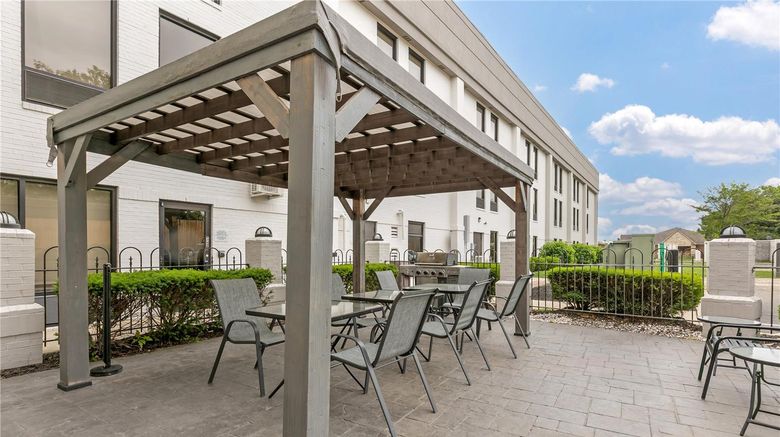 <b>Hampton Inn Richmond Exterior</b>. Images powered by <a href="https://iceportal.shijigroup.com/" title="IcePortal" target="_blank">IcePortal</a>.