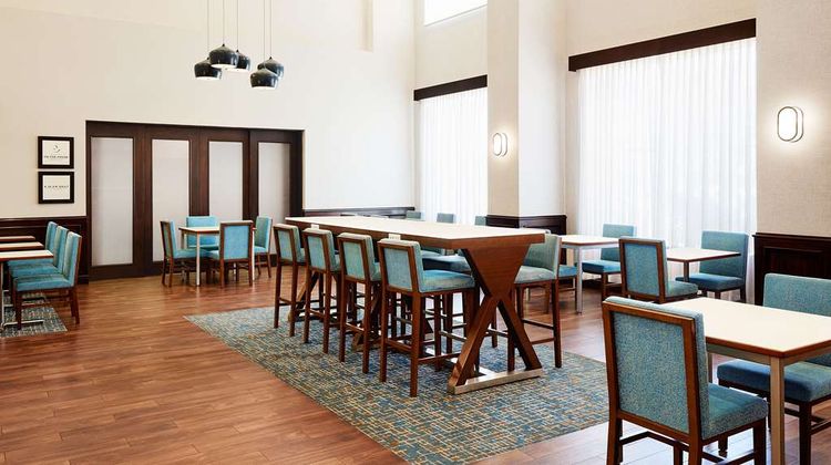 Hampton Inn & Suites Ridgecrest Lobby