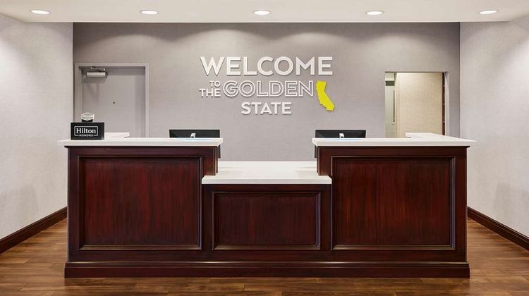 Hampton Inn & Suites Ridgecrest Lobby