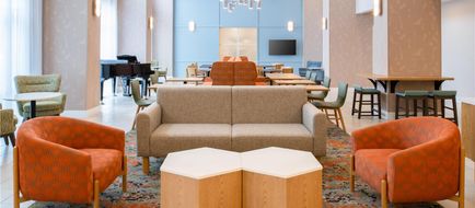 Hampton Inn & Suites Redding Lobby