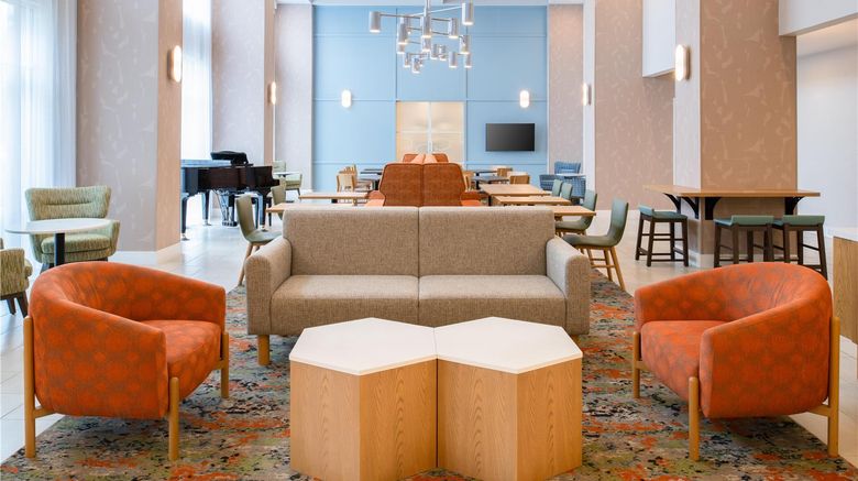 <b>Hampton Inn & Suites Redding Lobby</b>. Images powered by <a href="https://iceportal.shijigroup.com/" title="IcePortal" target="_blank">IcePortal</a>.