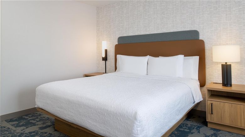 <b>Hampton Inn & Suites Redding Room</b>. Images powered by <a href="https://iceportal.shijigroup.com/" title="IcePortal" target="_blank">IcePortal</a>.