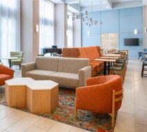 Hampton Inn & Suites Redding Lobby