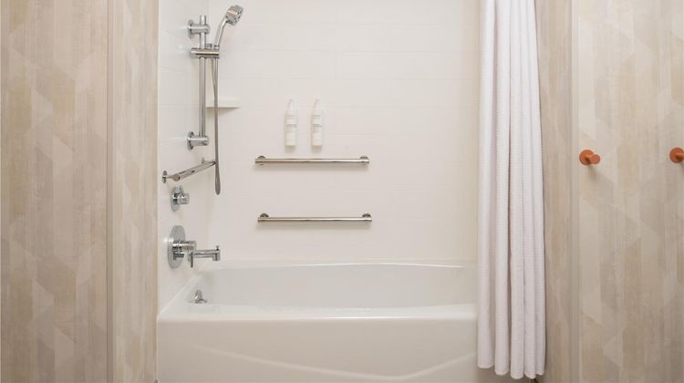 Hampton Inn & Suites Redding Room