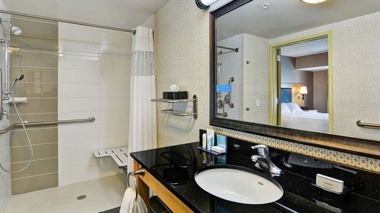 Hampton Inn & Stes Crabtree Valley Room