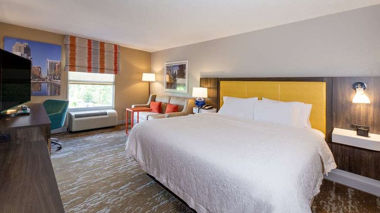 <b>Hampton Inn & Suites Raleigh Cary Lenovo Room</b>. Images powered by <a href="https://iceportal.shijigroup.com/" title="IcePortal" target="_blank">IcePortal</a>.