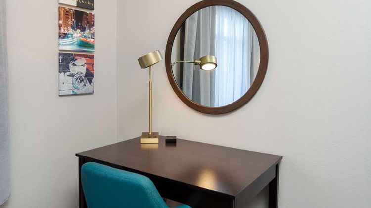 Hampton Inn & Suites Raleigh Downtown Room