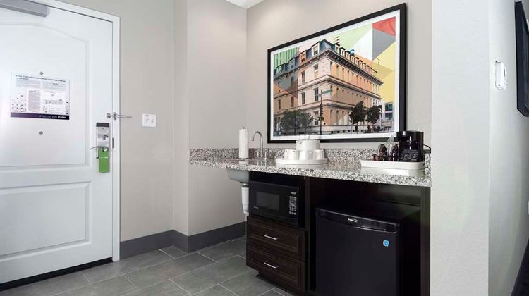Hampton Inn & Suites Raleigh Downtown Room