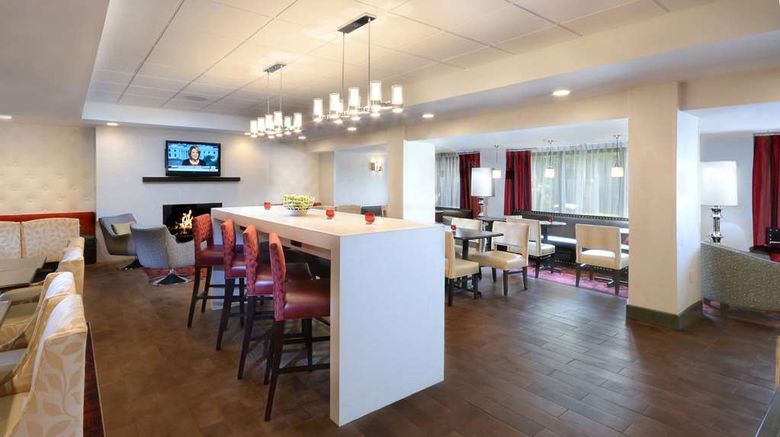 <b>Hampton Inn Raleigh/Capital Blvd North Lobby</b>. Images powered by <a href="https://iceportal.shijigroup.com/" title="IcePortal" target="_blank">IcePortal</a>.