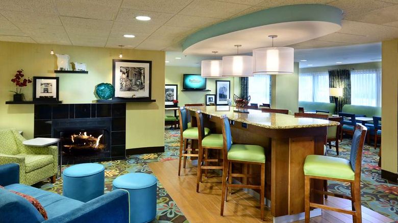 <b>Hampton Inn Raleigh Town of Wake Forest Lobby</b>. Images powered by <a href="https://iceportal.shijigroup.com/" title="IcePortal" target="_blank">IcePortal</a>.