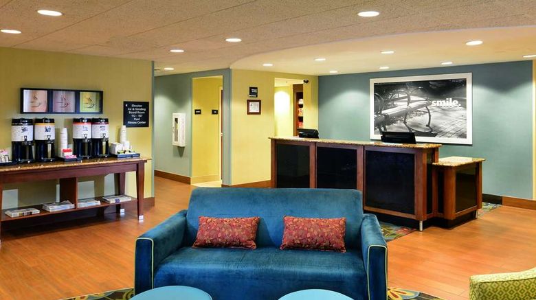 <b>Hampton Inn Raleigh Town of Wake Forest Lobby</b>. Images powered by <a href="https://iceportal.shijigroup.com/" title="IcePortal" target="_blank">IcePortal</a>.