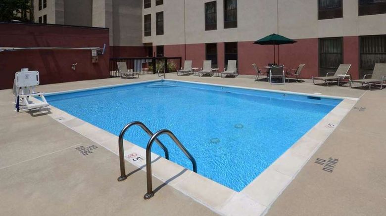 <b>Hampton Inn Raleigh Town of Wake Forest Pool</b>. Images powered by <a href="https://iceportal.shijigroup.com/" title="IcePortal" target="_blank">IcePortal</a>.