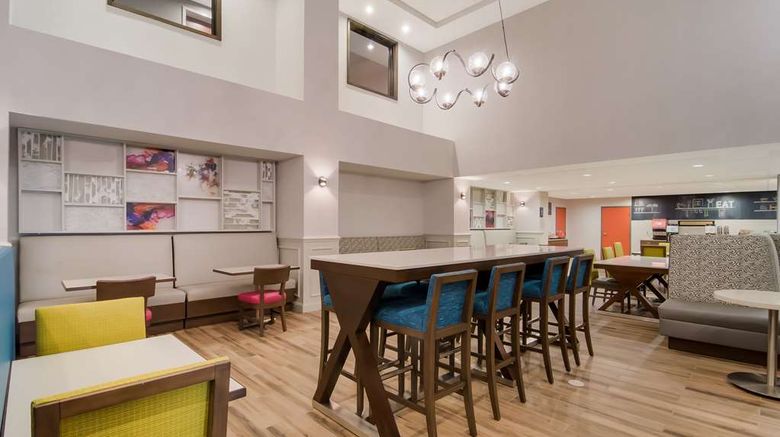 <b>Hampton Inn Wilson Downtown Restaurant</b>. Images powered by <a href="https://iceportal.shijigroup.com/" title="IcePortal" target="_blank">IcePortal</a>.