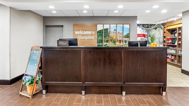 Hampton Inn DeKalb Lobby