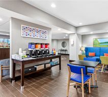 Hampton Inn DeKalb Lobby