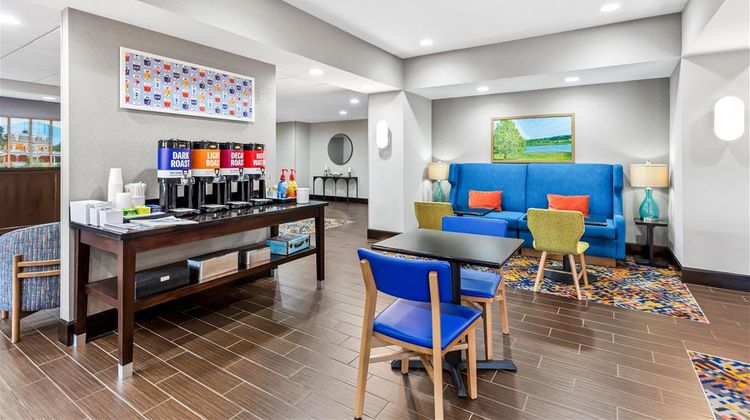 Hampton Inn DeKalb Lobby