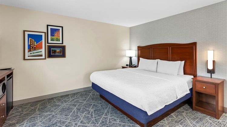 Hampton Inn DeKalb Room