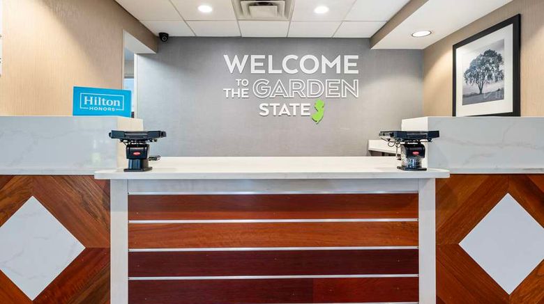 <b>Hampton Inn Ridgefield Park-Meadowlands Lobby</b>. Images powered by <a href="https://iceportal.shijigroup.com/" title="IcePortal" target="_blank">IcePortal</a>.