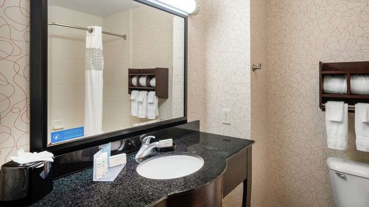 Hampton Inn Richmond Airport Room