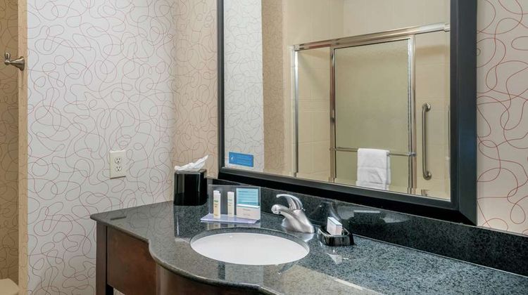Hampton Inn Richmond Airport Room