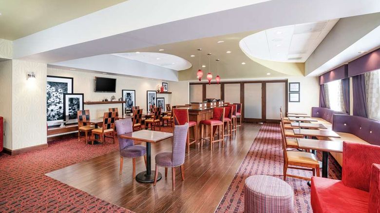 <b>Hampton Inn Richmond Airport Lobby</b>. Images powered by <a href="https://iceportal.shijigroup.com/" title="IcePortal" target="_blank">IcePortal</a>.