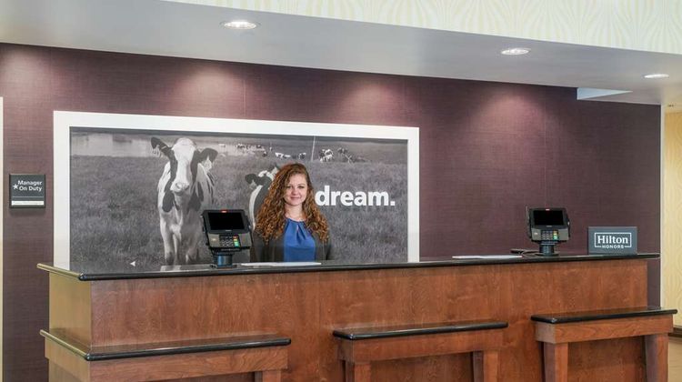 Hampton Inn Richmond Airport Lobby