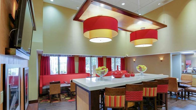 <b>Hampton Inn Richmond-Chester Lobby</b>. Images powered by <a href="https://iceportal.shijigroup.com/" title="IcePortal" target="_blank">IcePortal</a>.
