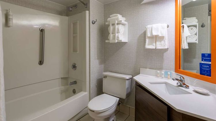 Hampton Inn Richmond-Chester Room