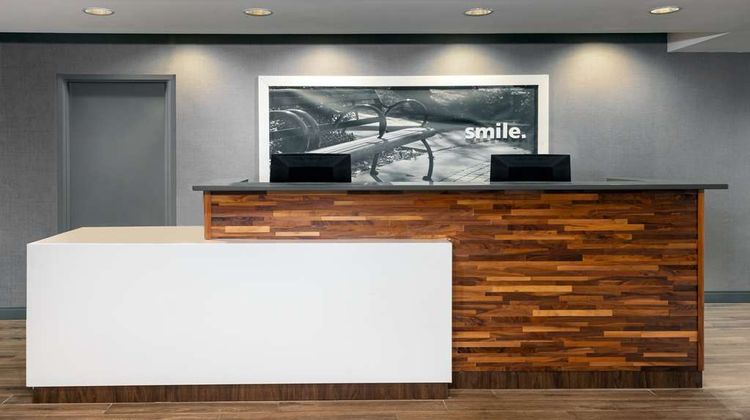 Hampton Inn Southpark Mall Lobby