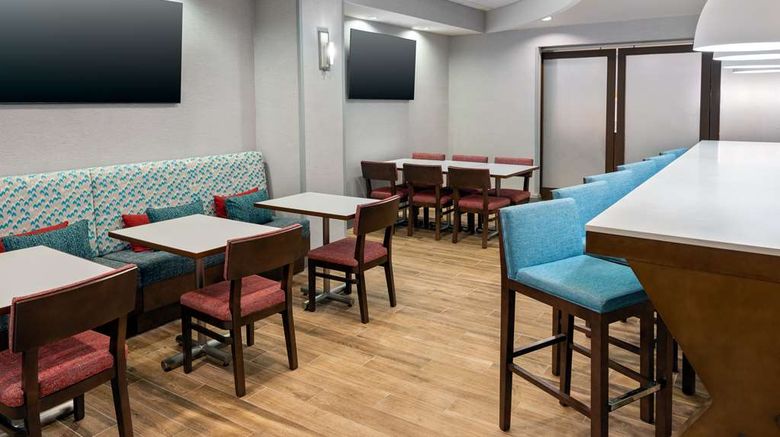 <b>Hampton Inn Southpark Mall Lobby</b>. Images powered by <a href="https://iceportal.shijigroup.com/" title="IcePortal" target="_blank">IcePortal</a>.