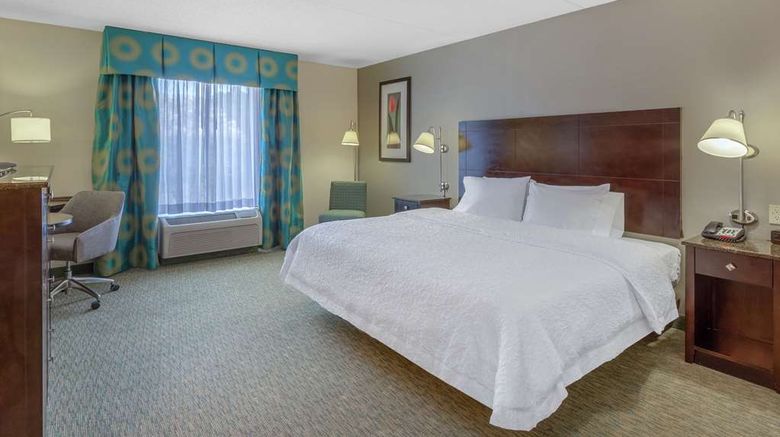 <b>Hampton Inn Richmond South Room</b>. Images powered by <a href="https://iceportal.shijigroup.com/" title="IcePortal" target="_blank">IcePortal</a>.