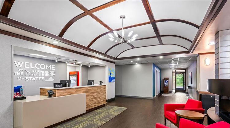 Hampton Inn & Suites Virginia Center Lobby