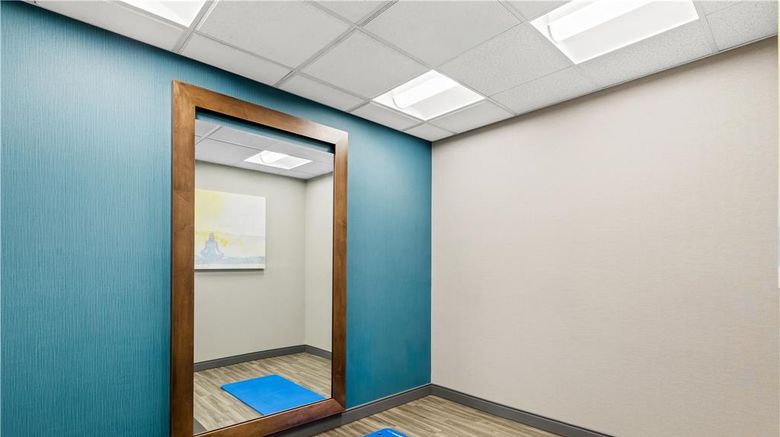 <b>Hampton Inn & Suites Virginia Center Health</b>. Images powered by <a href="https://iceportal.shijigroup.com/" title="IcePortal" target="_blank">IcePortal</a>.
