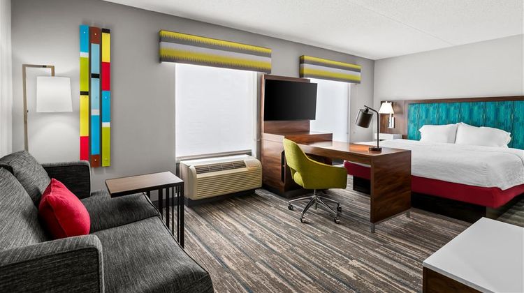 Hampton Inn & Suites Virginia Center Room