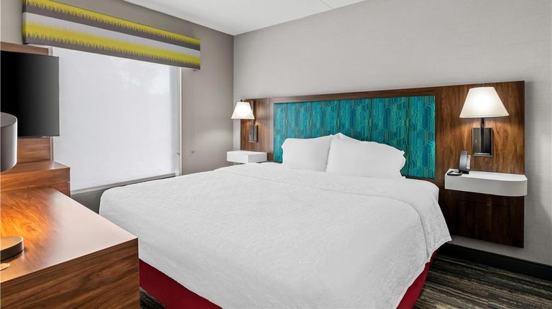 <b>Hampton Inn & Suites Virginia Center Room</b>. Images powered by <a href="https://iceportal.shijigroup.com/" title="IcePortal" target="_blank">IcePortal</a>.