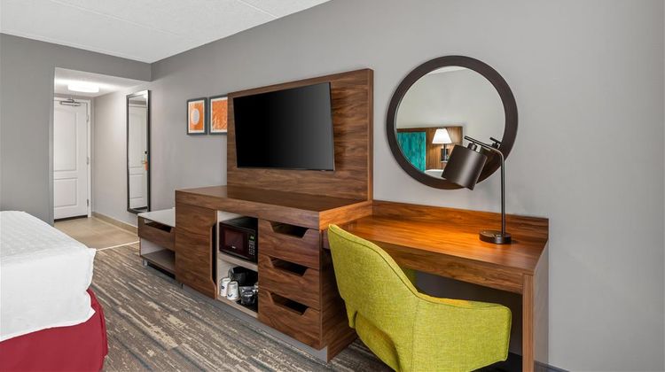 Hampton Inn & Suites Virginia Center Room