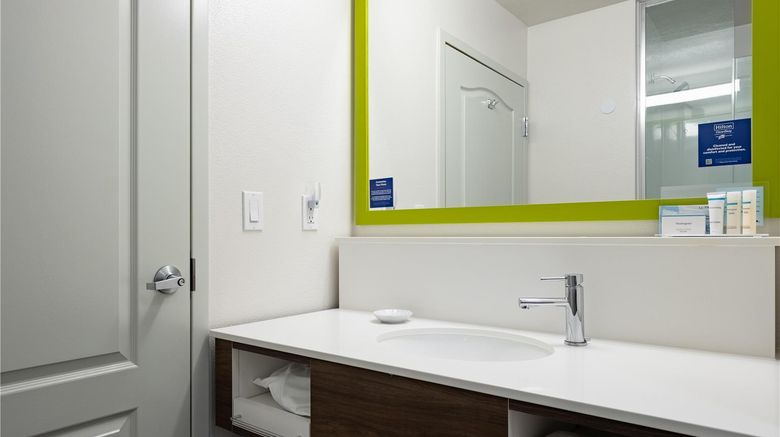 <b>Hampton Inn Richfield Room</b>. Images powered by <a href="https://iceportal.shijigroup.com/" title="IcePortal" target="_blank">IcePortal</a>.