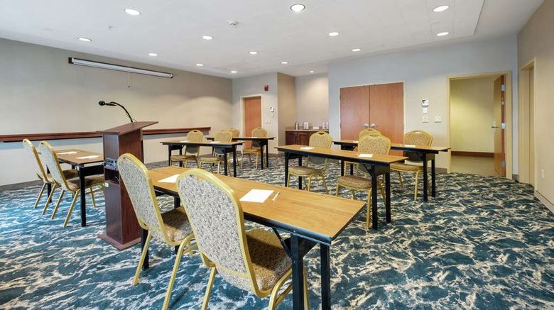 <b>Hampton Inn & Suites Rockland Meeting</b>. Images powered by <a href="https://iceportal.shijigroup.com/" title="IcePortal" target="_blank">IcePortal</a>.
