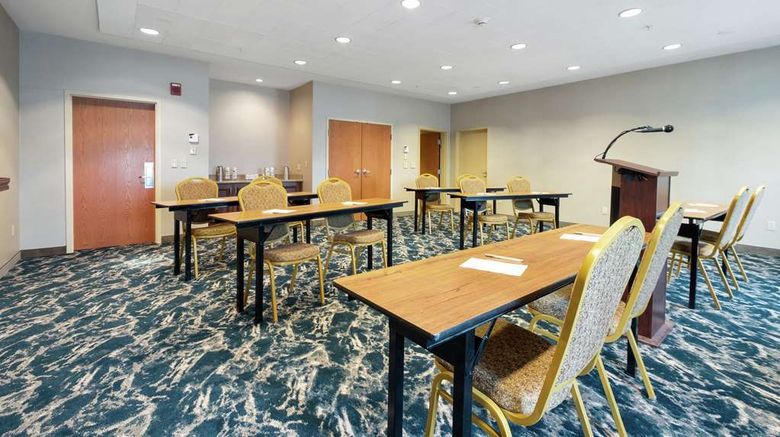 <b>Hampton Inn & Suites Rockland Meeting</b>. Images powered by <a href="https://iceportal.shijigroup.com/" title="IcePortal" target="_blank">IcePortal</a>.