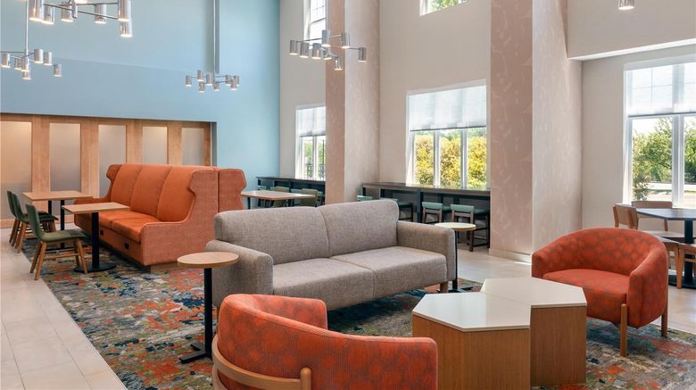 <b>Hampton Inn & Suites Rockland Restaurant</b>. Images powered by <a href="https://iceportal.shijigroup.com/" title="IcePortal" target="_blank">IcePortal</a>.