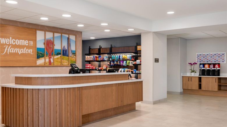 <b>Hampton Inn & Suites Rockland Lobby</b>. Images powered by <a href="https://iceportal.shijigroup.com/" title="IcePortal" target="_blank">IcePortal</a>.