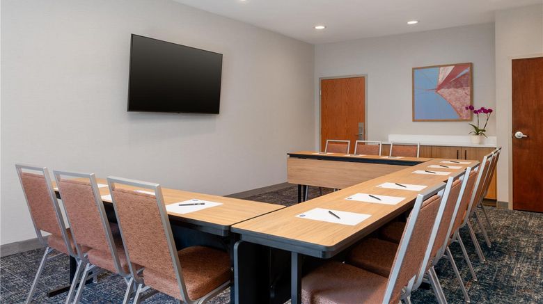 <b>Hampton Inn & Suites Rockland Meeting</b>. Images powered by <a href="https://iceportal.shijigroup.com/" title="IcePortal" target="_blank">IcePortal</a>.