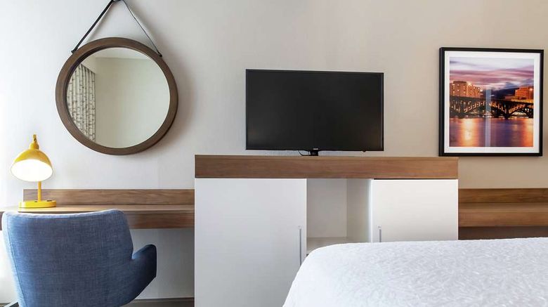 <b>Hampton Inn Rockford Room</b>. Images powered by <a href="https://iceportal.shijigroup.com/" title="IcePortal" target="_blank">IcePortal</a>.
