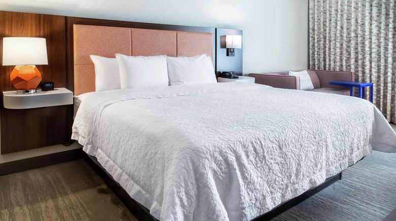 <b>Hampton Inn Rockford Room</b>. Images powered by <a href="https://iceportal.shijigroup.com/" title="IcePortal" target="_blank">IcePortal</a>.